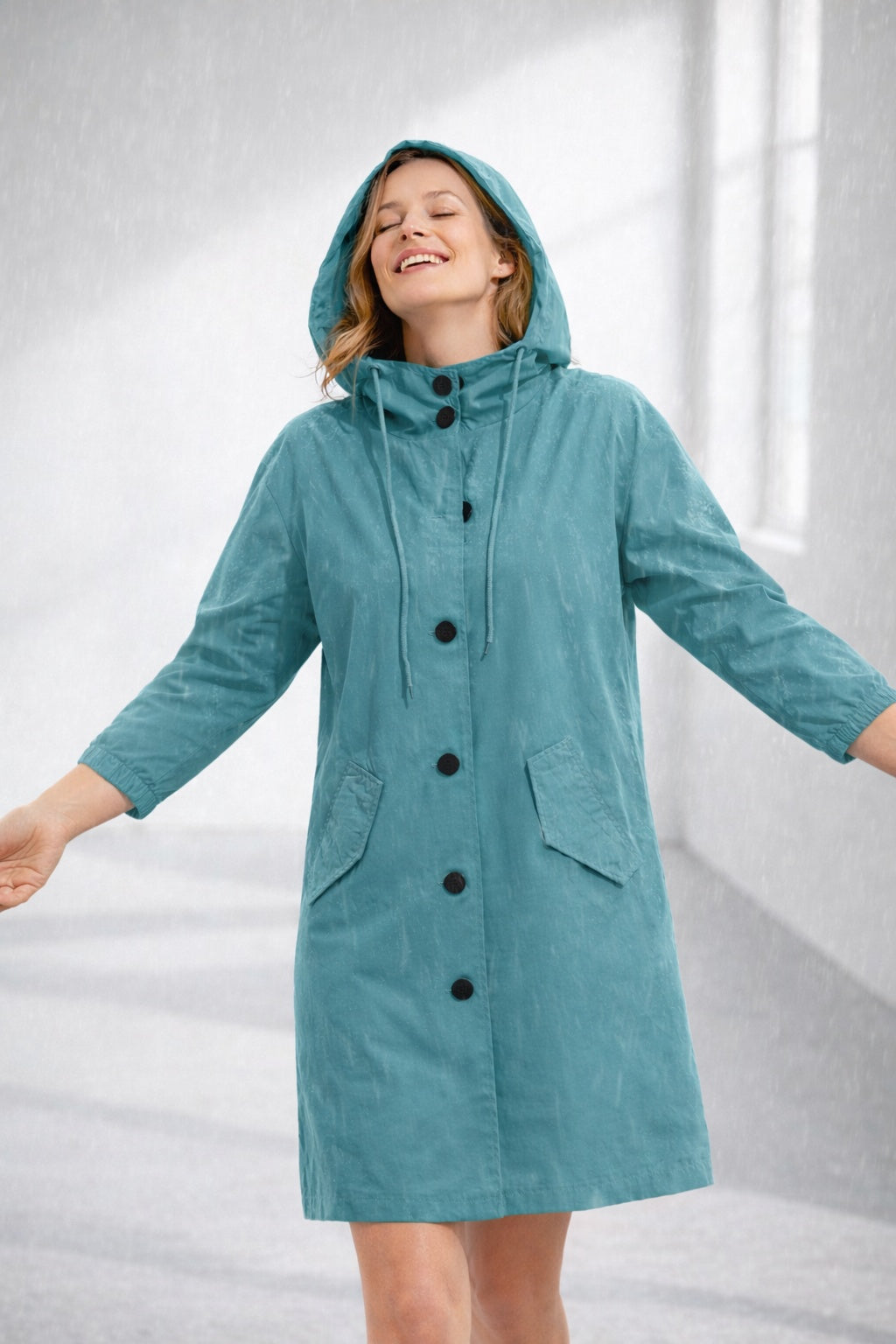Chaqueta Larga con Capucha Mujer Botones Manga 3/4
