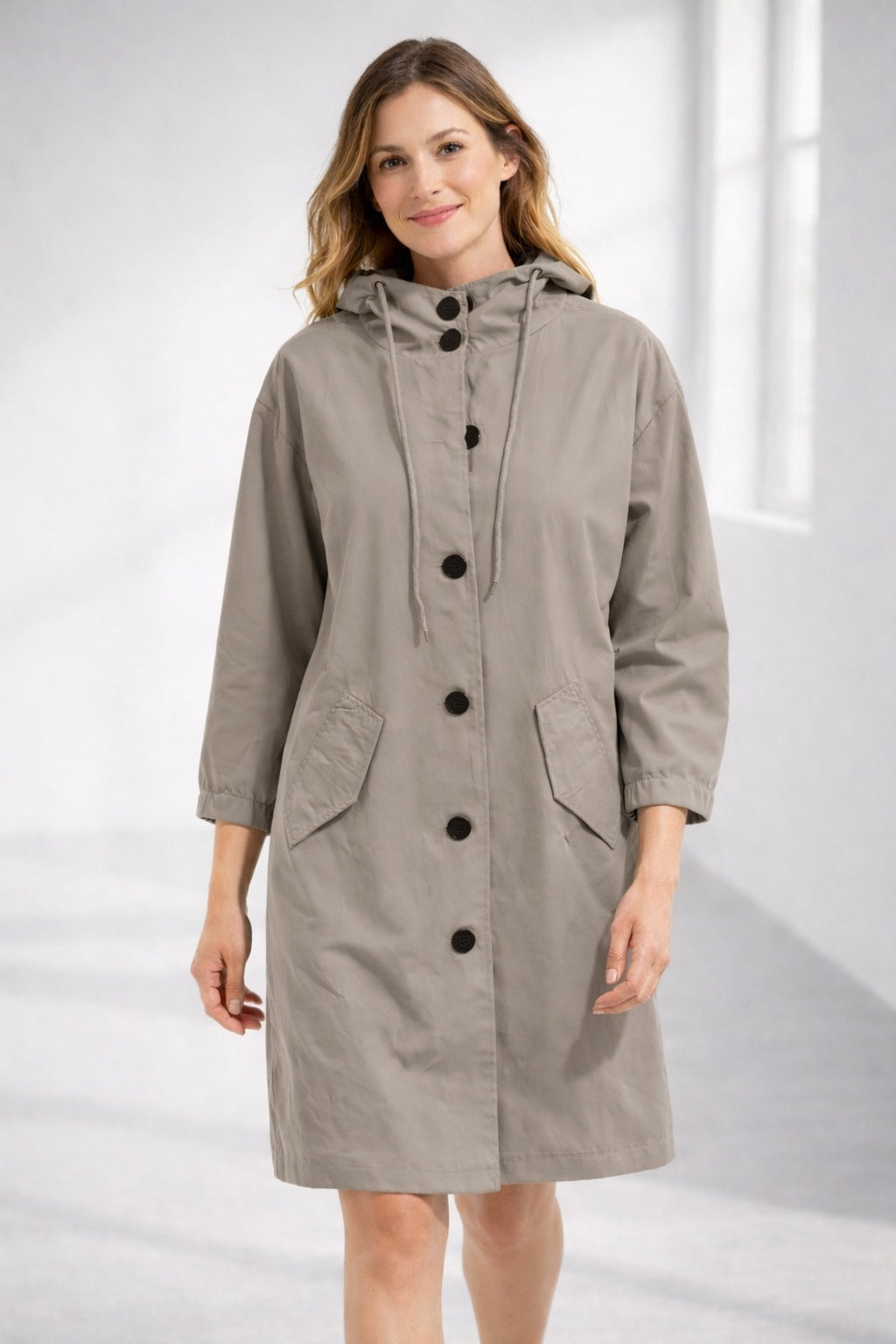 Chaqueta Larga con Capucha Mujer Botones Manga 3/4